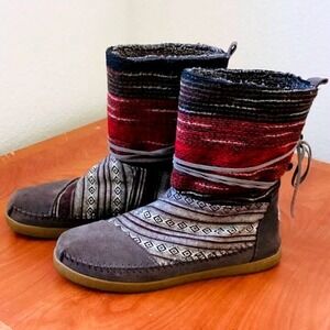 Tom's Nepal Boots Suede Wool Gray Red Fair Isle Mixed Woven Pull-on Size 8.5